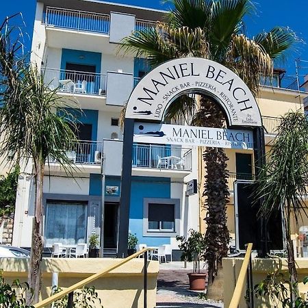 לטויאני Maniel Beach Hotel מראה חיצוני תמונה