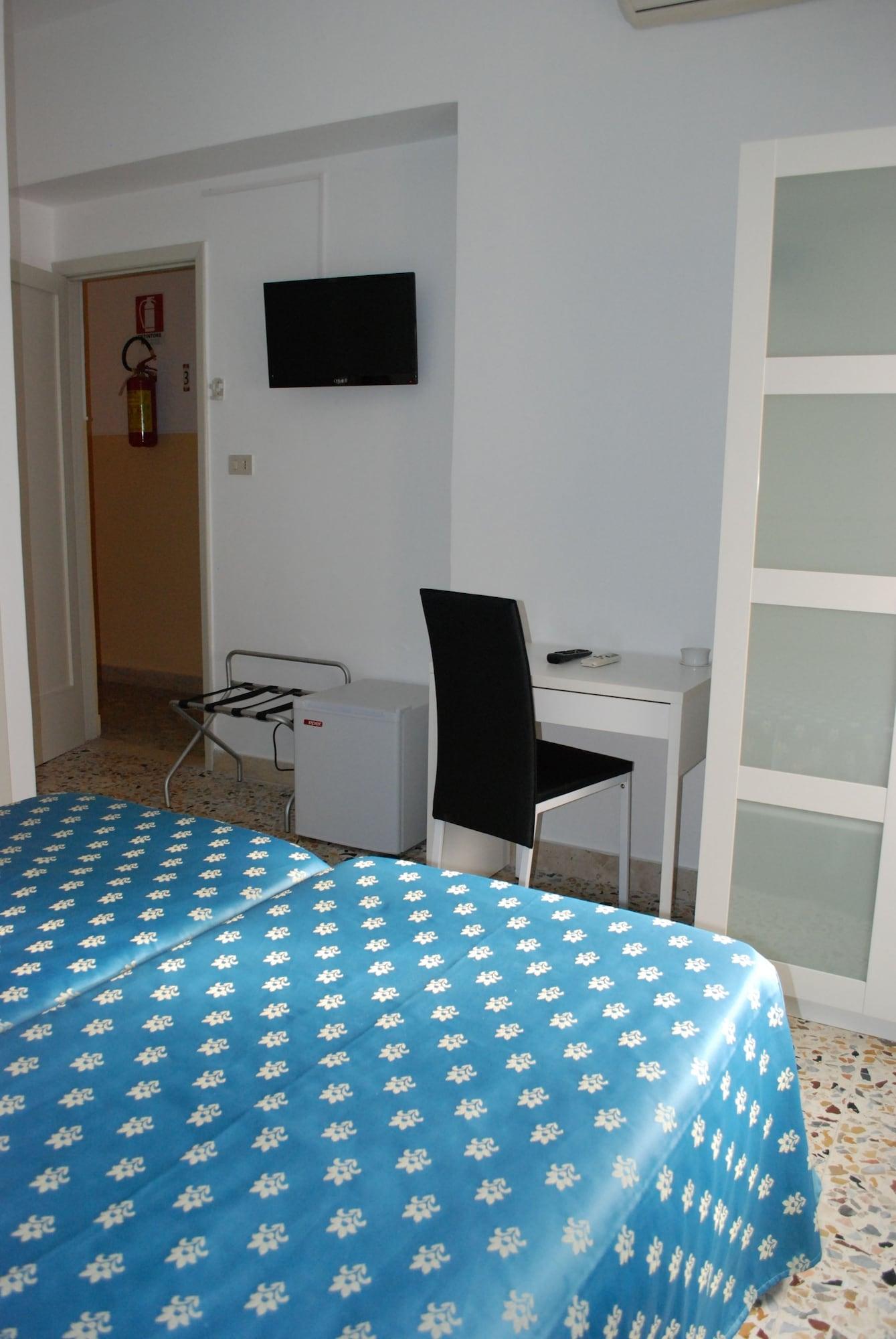 לטויאני Maniel Beach Hotel מראה חיצוני תמונה
