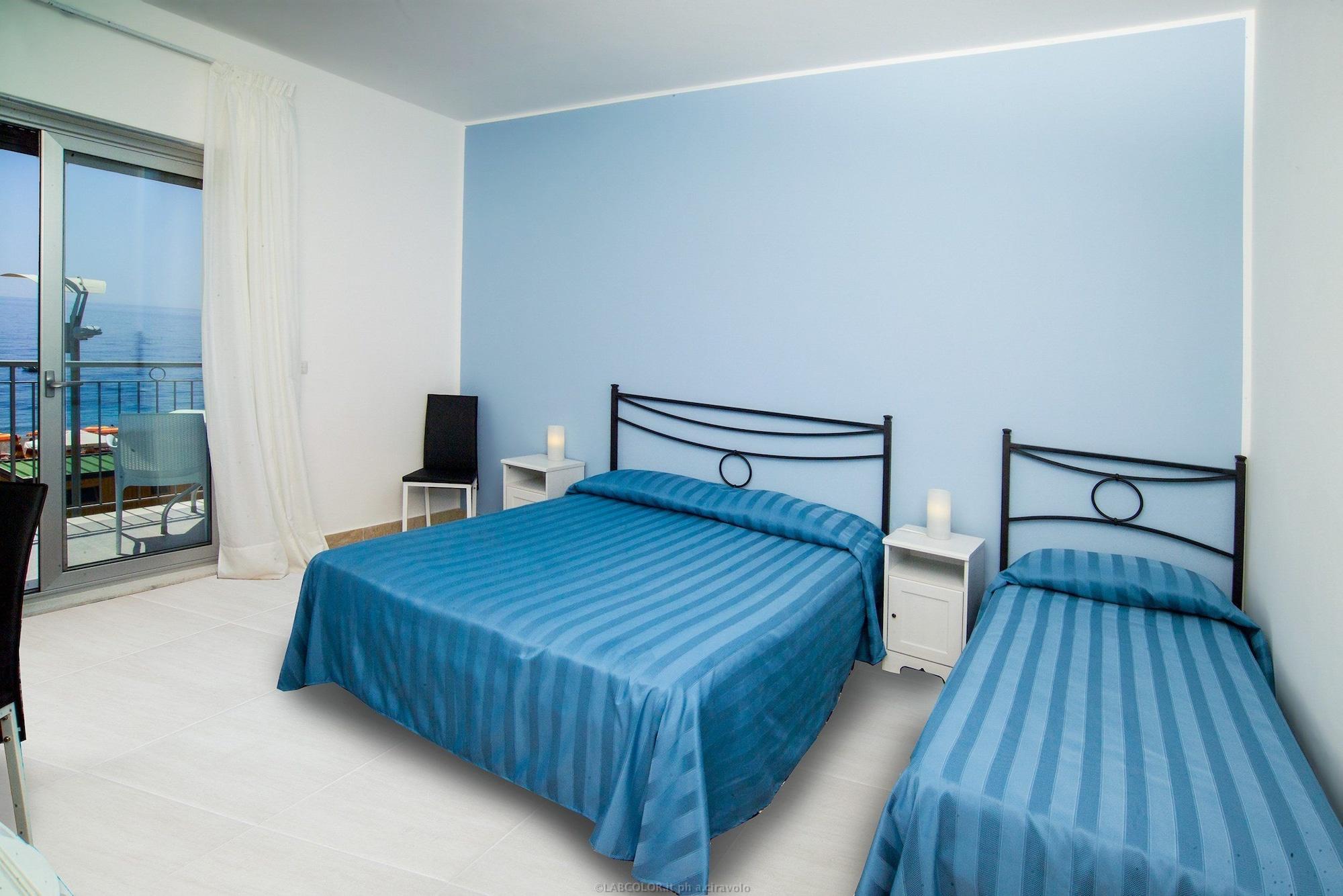 לטויאני Maniel Beach Hotel מראה חיצוני תמונה