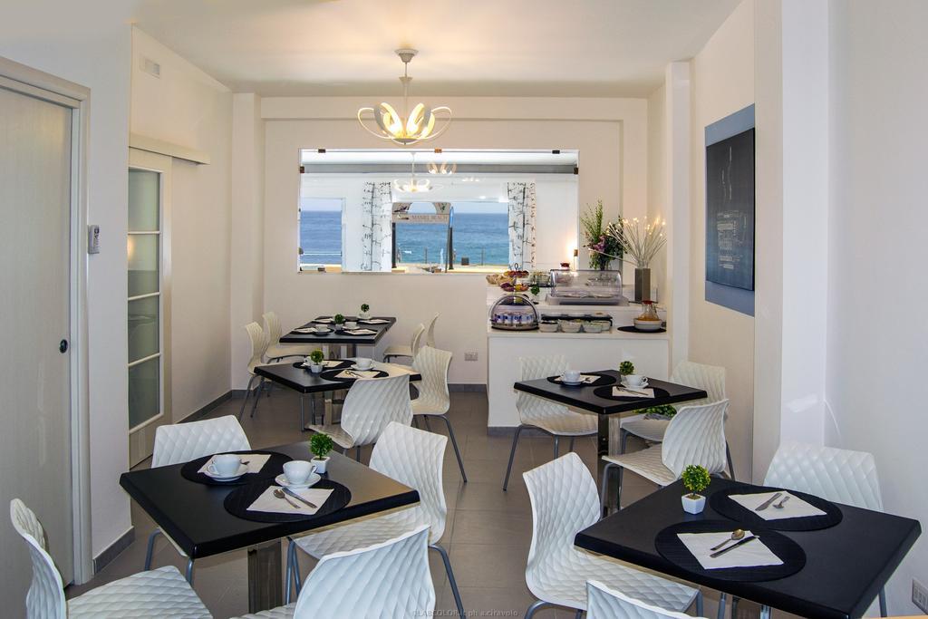 לטויאני Maniel Beach Hotel מראה חיצוני תמונה