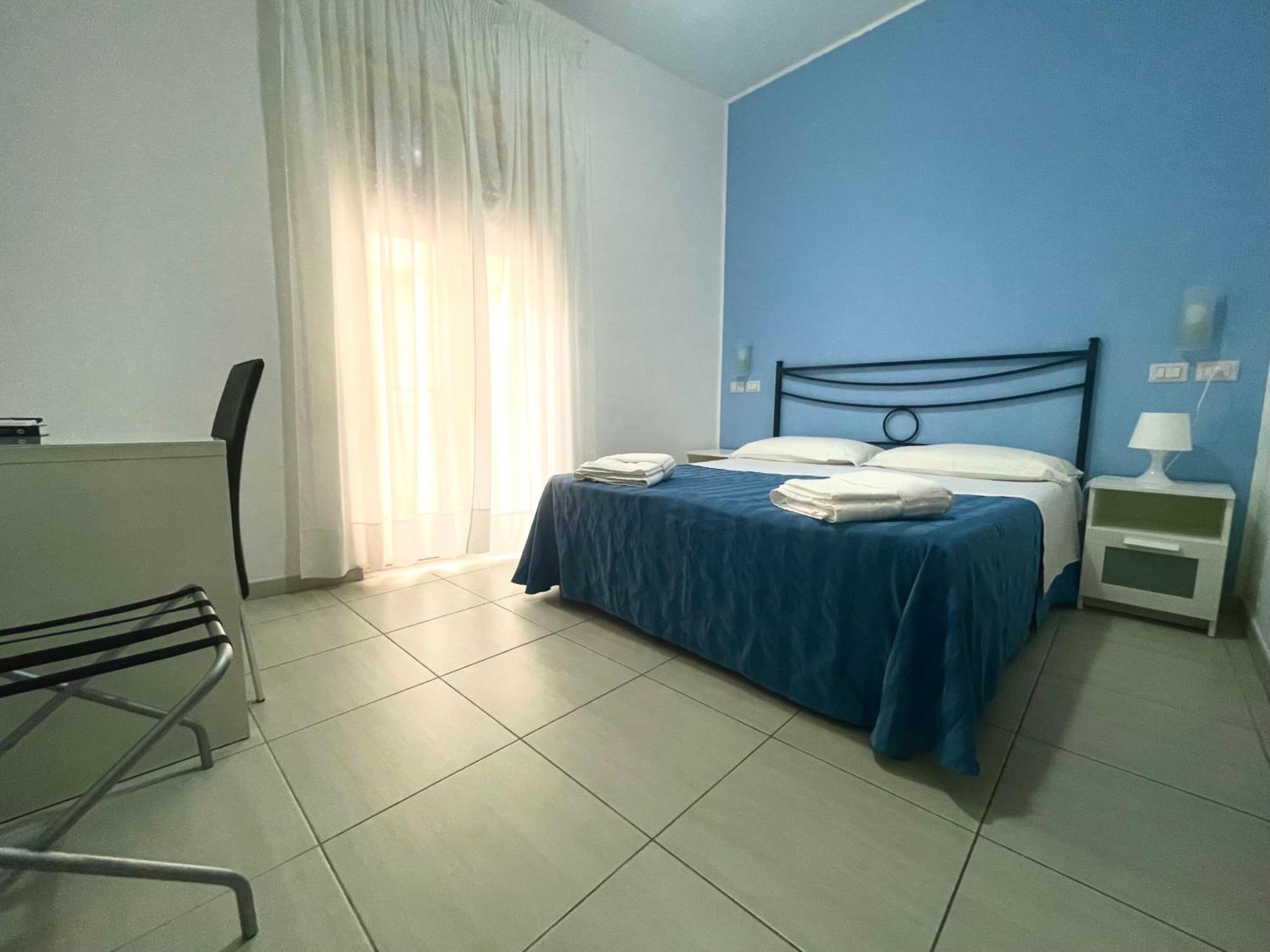 לטויאני Maniel Beach Hotel מראה חיצוני תמונה
