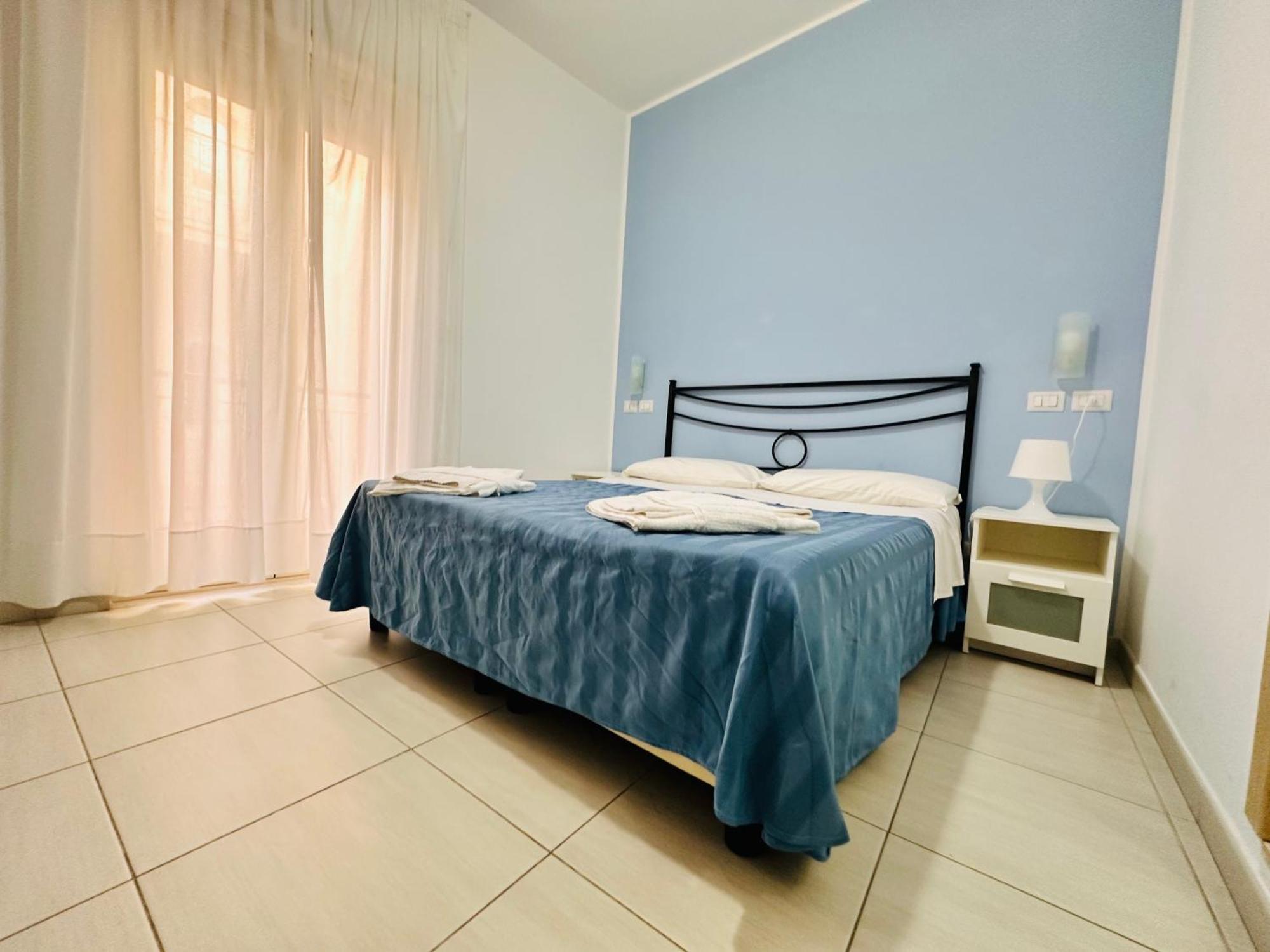 לטויאני Maniel Beach Hotel מראה חיצוני תמונה