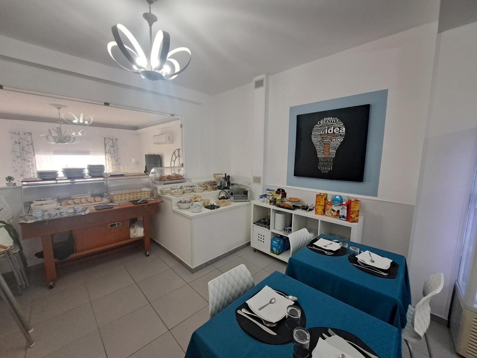 לטויאני Maniel Beach Hotel מראה חיצוני תמונה