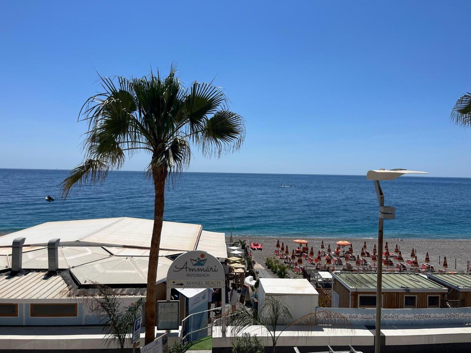 לטויאני Maniel Beach Hotel מראה חיצוני תמונה