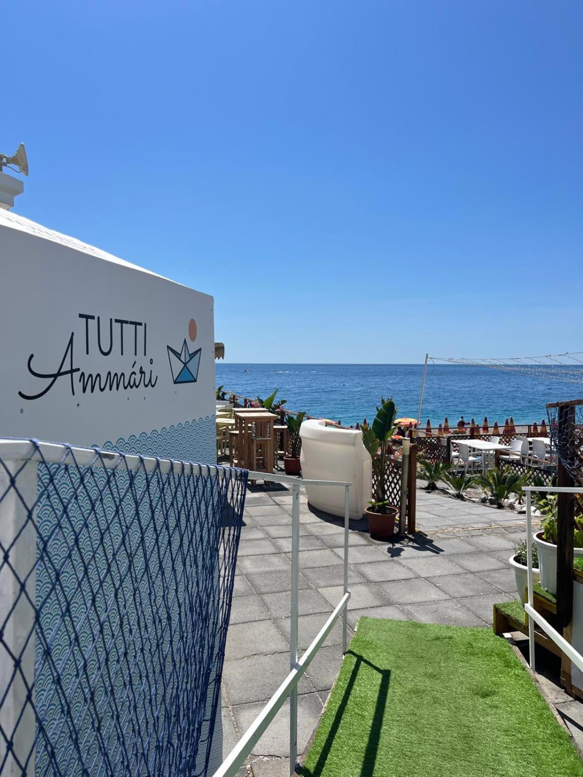 לטויאני Maniel Beach Hotel מראה חיצוני תמונה