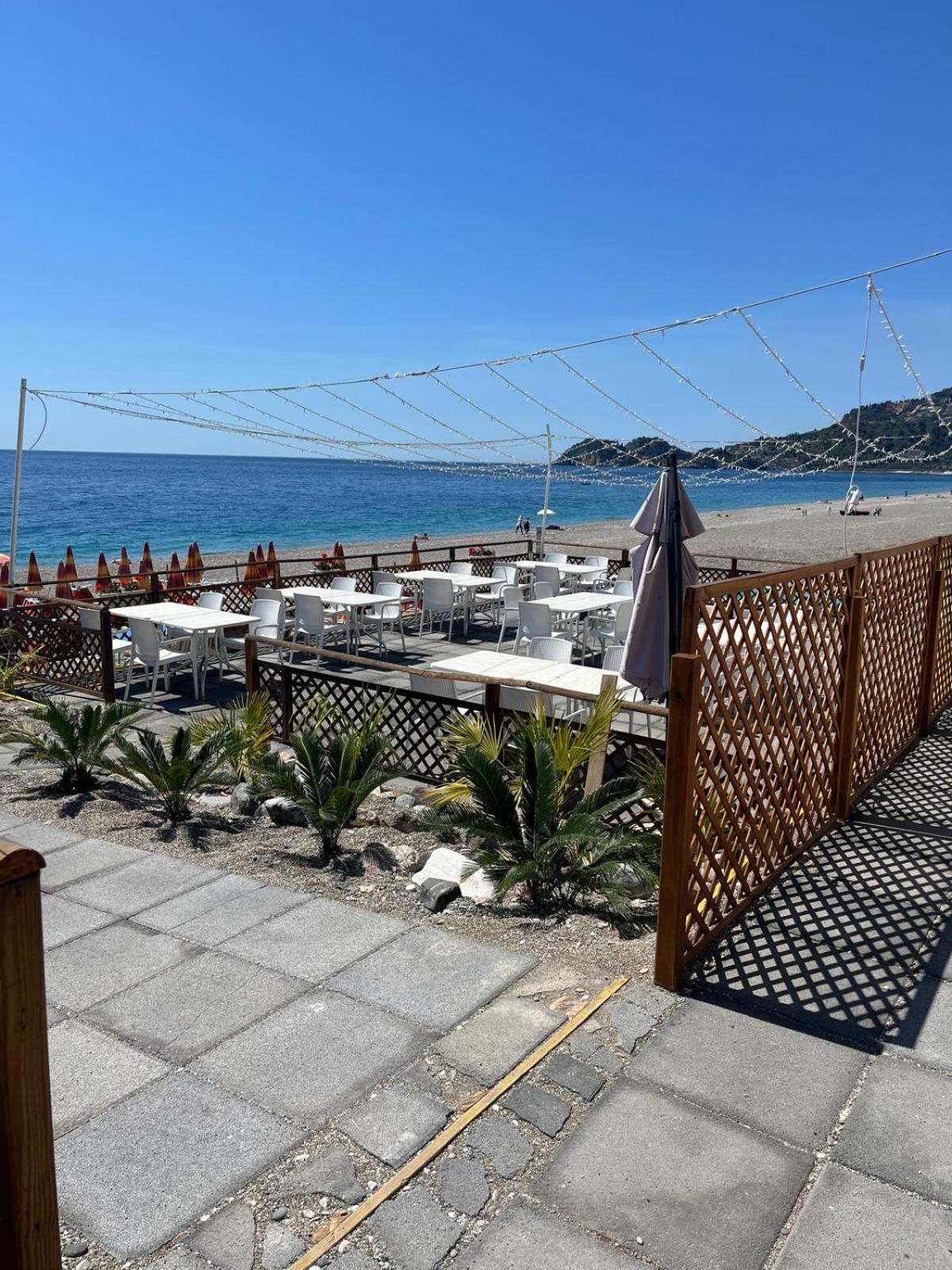 לטויאני Maniel Beach Hotel מראה חיצוני תמונה