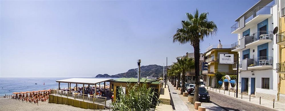 לטויאני Maniel Beach Hotel מראה חיצוני תמונה